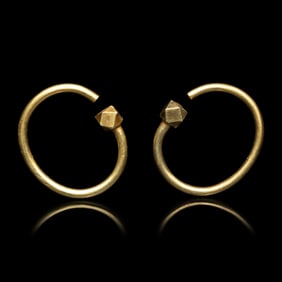 A Pair of Chinese Gold Earrings, Erhuan, Ming Dynasty or Earlier 明或更早