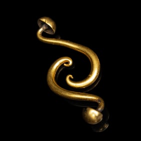 A Pair of Chinese Gold 'Clove' Earrings, Erhuan, Ming Dynasty 明 釘頭金