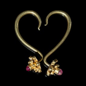 A Pair of Chinese Ruby Inset Gold 'Clove' Earrings, Dingxiang, Ming Dynasty 明 嵌紅