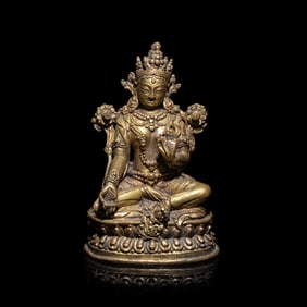 A Tibetan Gilt Bronze Seated Figure of White Tara, 15th/16th Century 十五/十