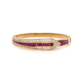 YELLOW GOLD, RUBY, AND DIAMOND BANGLE BRACELET