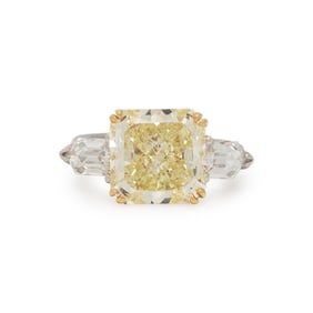 FANCY YELLOW DIAMOND RING