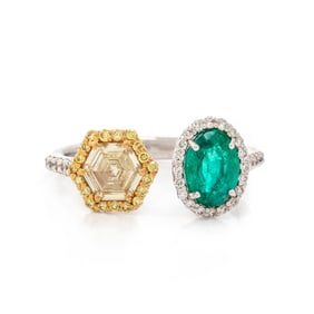 COLORED DIAMOND, DIAMOND, AND EMERALD TOI ET MOI RING