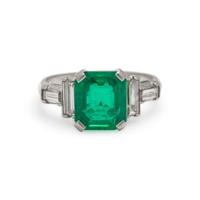 COLOMBIAN EMERALD AND DIAMOND RING