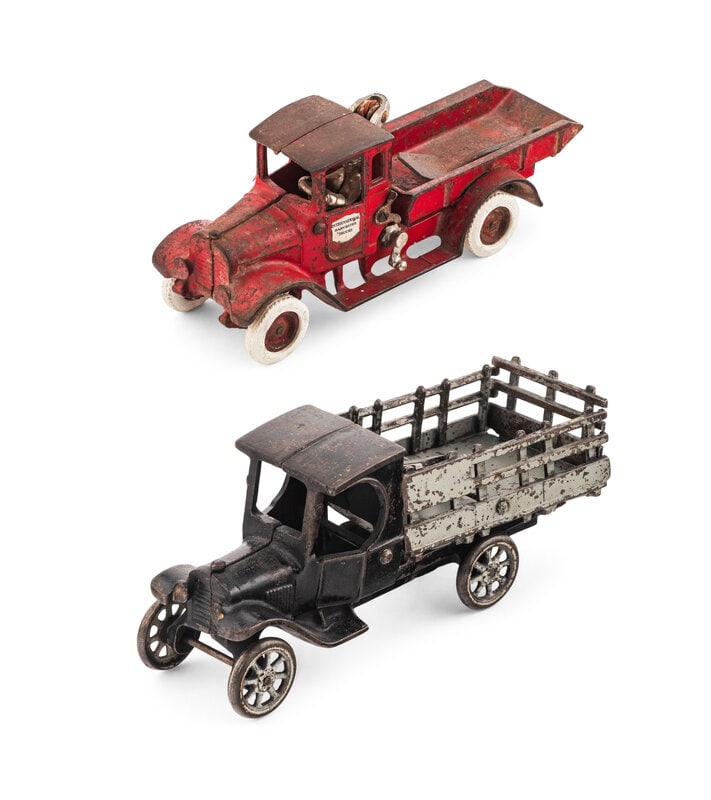 Two Arcade Cast Iron Flat Bed Trucks (1 of 5)