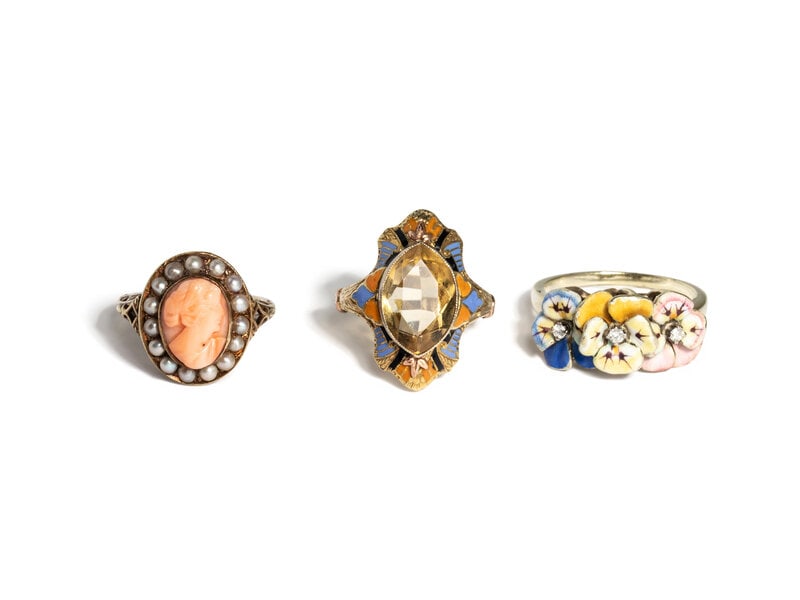 COLLECTION OF YELLOW GOLD RINGS (1 of 3)