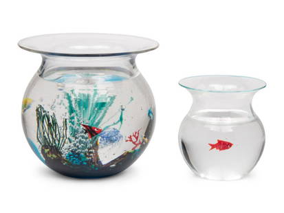 Two Murano Glass Fish Bowls by Elio Raffaeli: Two Murano Glass Fish Bowls by Elio Raffaeli both signed Elio Raffaeli on underside. Largest height 7 3/4 x diameter 8 1/4 inches. This lot is located in Chic