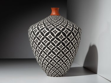 Dorothy Torivio (Acoma, b. 1946) Op-Art Pottery Vase