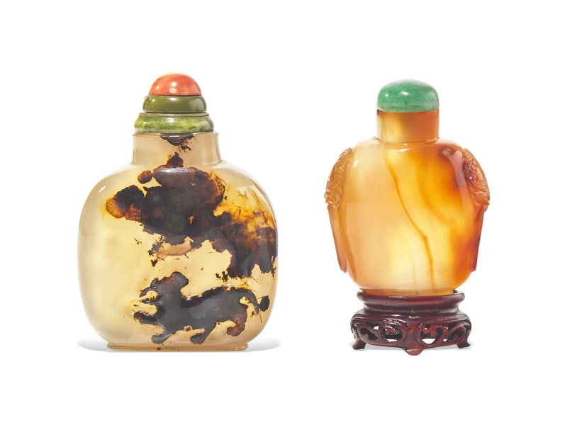 Two Chinese Carved Agate Snuff Bottles, 19th Century
請中晚期 瑪஢ (1 of 2)