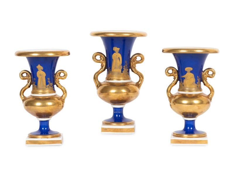 A Davenport Porcelain Three-Piece Garniture (1 of 11)