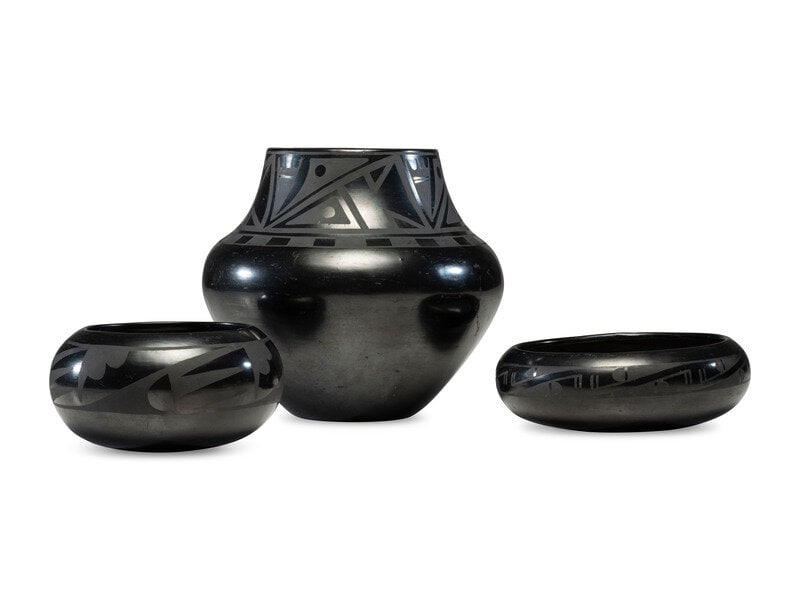 Maria Martinez
(San Ildefonso, 1887-1980)
Blackware Pottery, signed Marie1923-1925 (1 of 3)