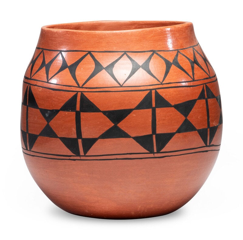 Rafaelita Aguilar
(Kewa, 20th century)
Black on Red Pottery Storage Jar (1 of 3)