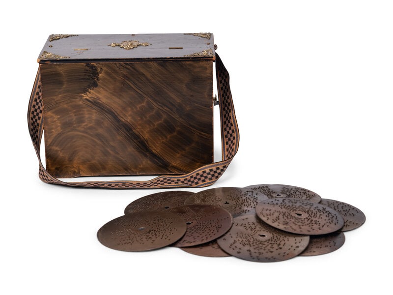 A Symphonion Manivelle Organ 5 3/4 Inch Disk Music Box  (1 of 2)