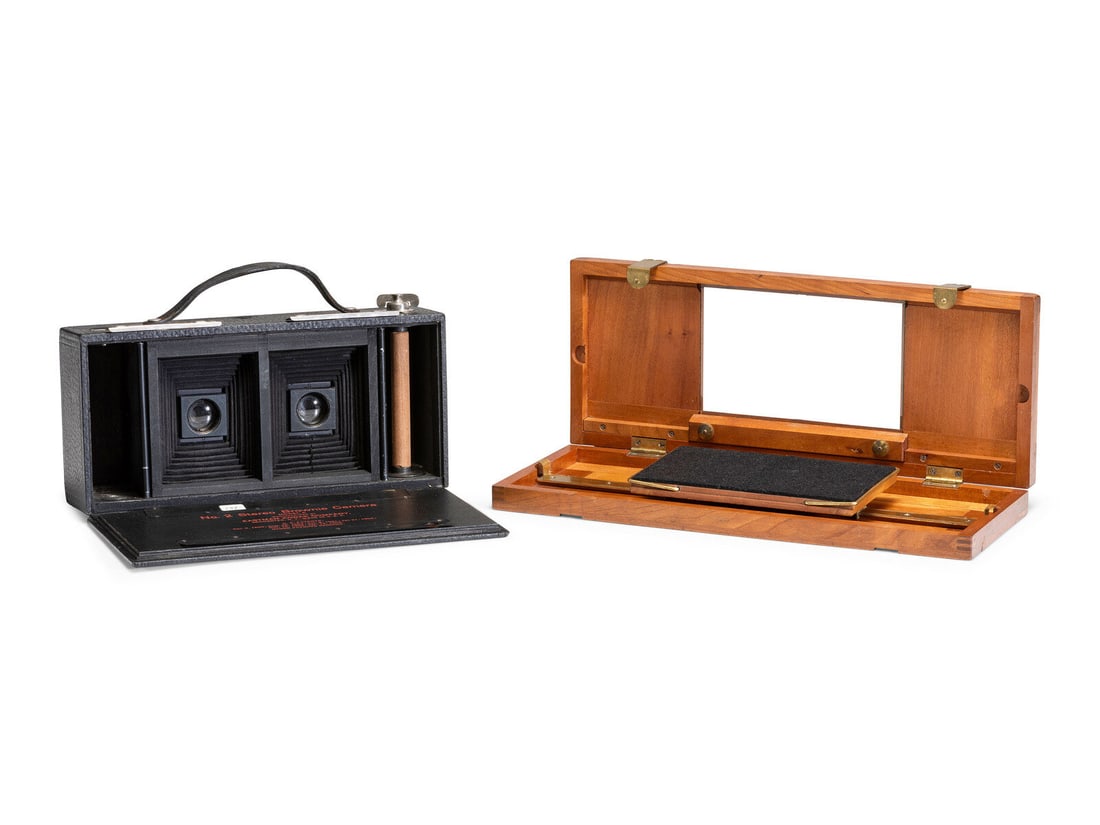 [EARLY PHOTOGRAPHY]. Eastman Kodak Co., No. 2 Stereo Brownie camera with stereo self-transposing (1 of 6)
