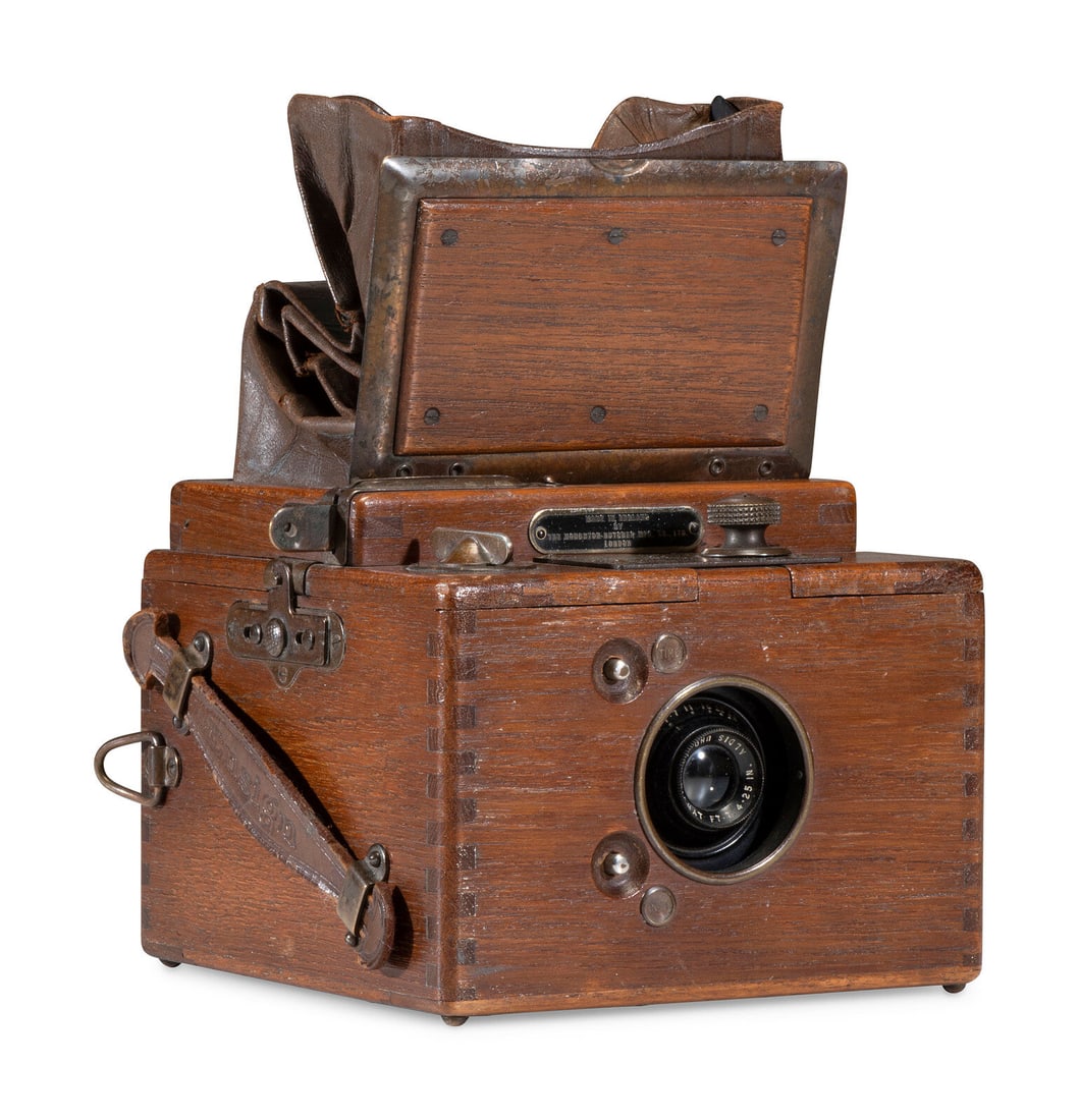 [EARLY PHOTOGRAPHY]. "Ensign" Roll Film Reflex Tropical Model camera. Houghton-Butcher Mfg. Co, (1 of 5)