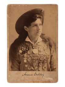 [WESTERN AMERICANA]. Cabinet card of Annie Oakley (1860-1926). Chicago, IL: Brisbois.