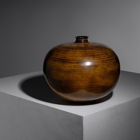 Gertrud and Otto Natzler (Austrian-American, 1908-1971 | 1908–2007) Early Vase, 1946 Los