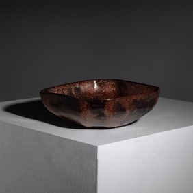 Otto Natzler (Austrian-American, 1908–2007) Octagonal bowl, 1974
