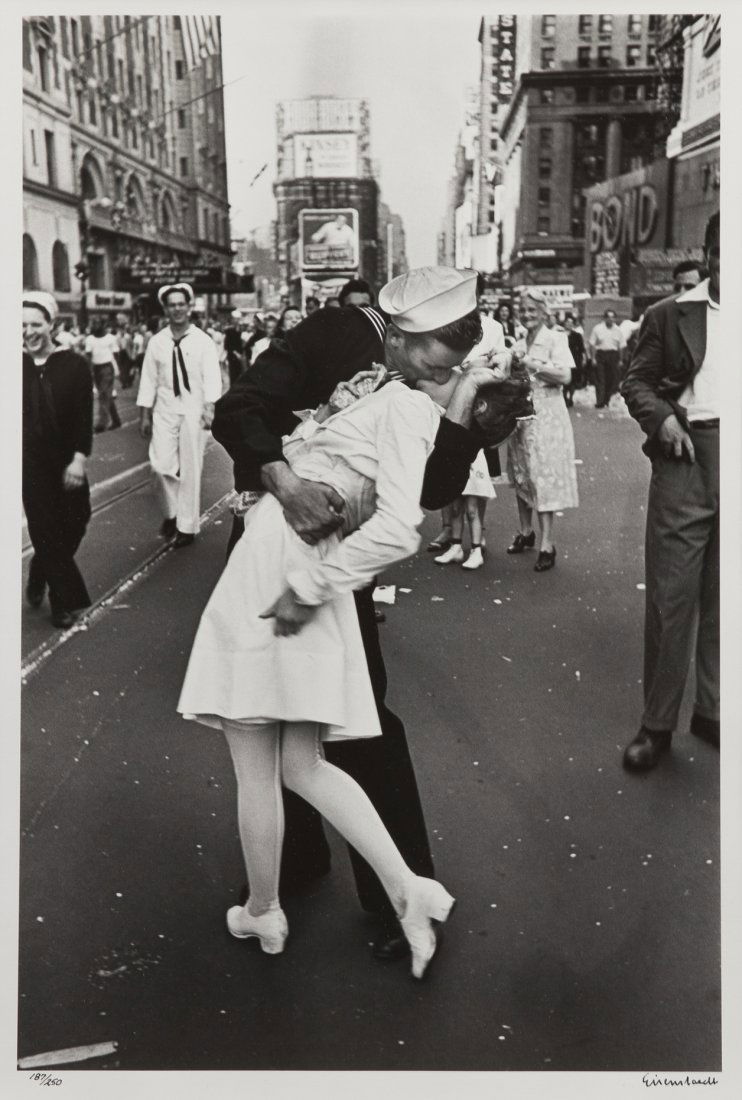 alfred eisenstaedt vj day photo alfred eisenstaedt vj day photo