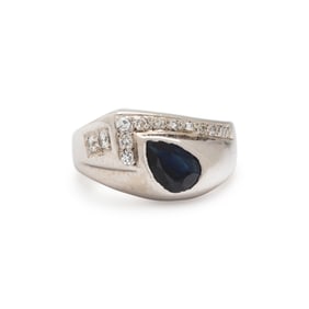 SAPPHIRE AND DIAMOND RING