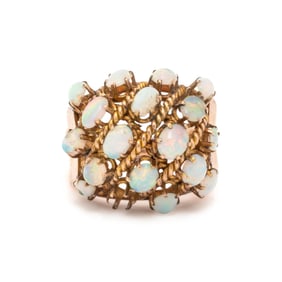 YELLOW GOLD AND OPAL RING