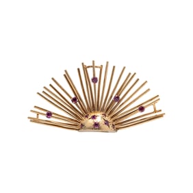 RETRO, RUBY AND YELLOW GOLD SUNBURST BROOCH