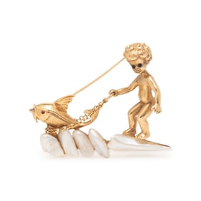 YELLOW GOLD AND FRESHWATER CULTURED PEARL BROOCH