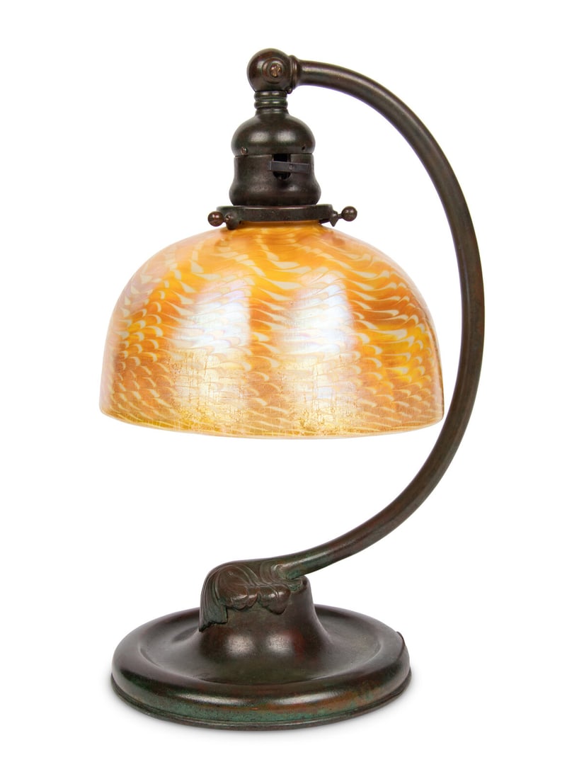 Tiffany Studios (New York, 1878-1933) Desk lamp, model #637 (1 of 9)