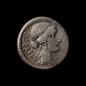 [ANCIENTS] ROMAN REPUBLIC. Marcus Junius Brutus (c. 60 BC). Ar Denarius (3.7 g).
