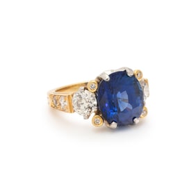 SAPPHIRE AND DIAMOND RING
