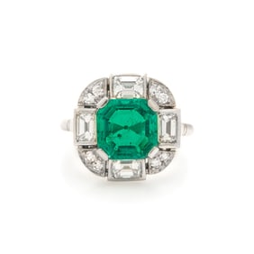 TIFFANY & CO., COLOMBIAN EMERALD AND DIAMOND RING