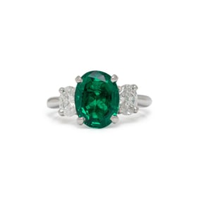EMERALD AND DIAMOND RING