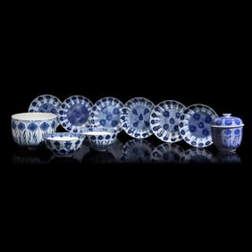 Two Chinese Export Blue and White Porcelain 'Asters' Jars and Eight Assorted Dishes and Bowls, Kangx