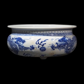 A Chinese Blue and White 'Dragon' Censer, Kangxi Period 清康熙 青花