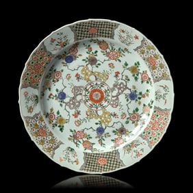 A Chinese Famille Verte Porcelain Charger, Kangxi Period 清康熙 五彩&#