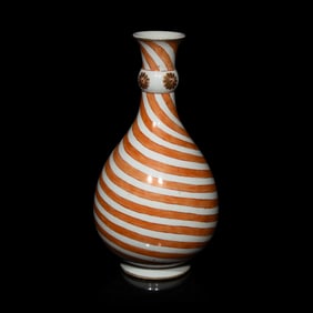 A Chinese Export Porcelain Iron Red Decorated 'Swirl' Bottle Vase, Kangxi Period 清康&#