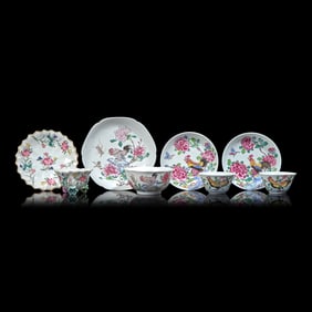 Eight Assorted Chinese Famille Rose Tea Bowls and Saucers, Qianlong Period 清乾隆