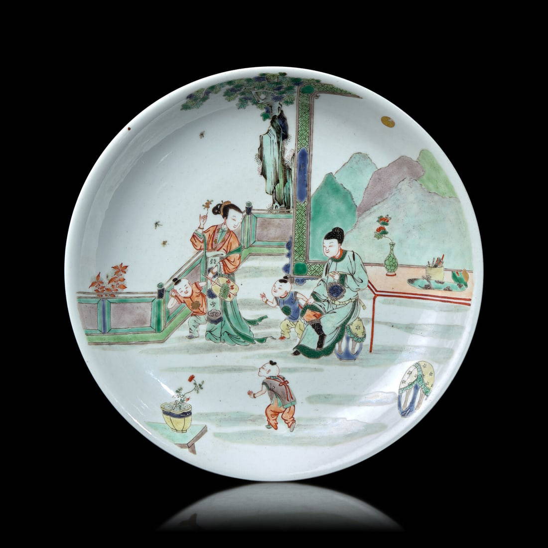 A Chinese Famille Verte Porcelain Plate 五彩人物圖盤