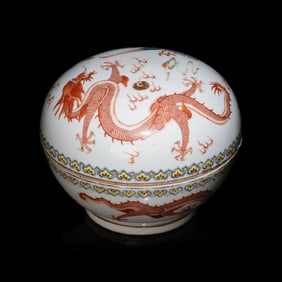 A Chinese Famille Rose Porcelain 'Dragon and Phoenix' Box and Cover, Late 19th/Early 20th Century &#