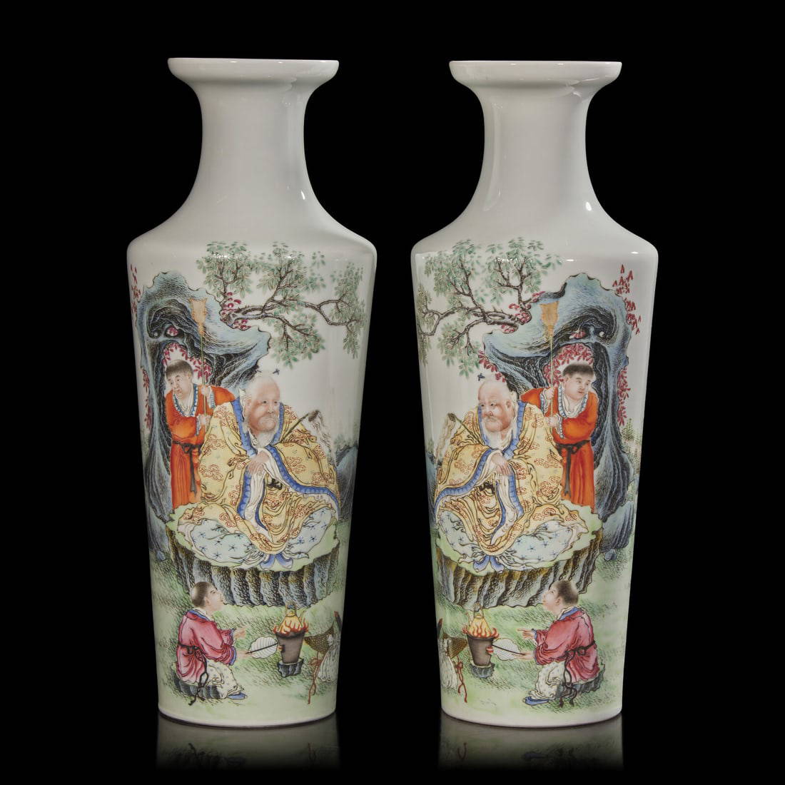 A Pair of Well-Painted Chinese Famille Rose Sleeve Vases, Possibly Republic Period 或為&