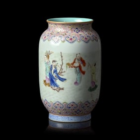 A Chinese Famille Rose 'Eight Immortals' Vase, 20th Century 近代 粉彩八