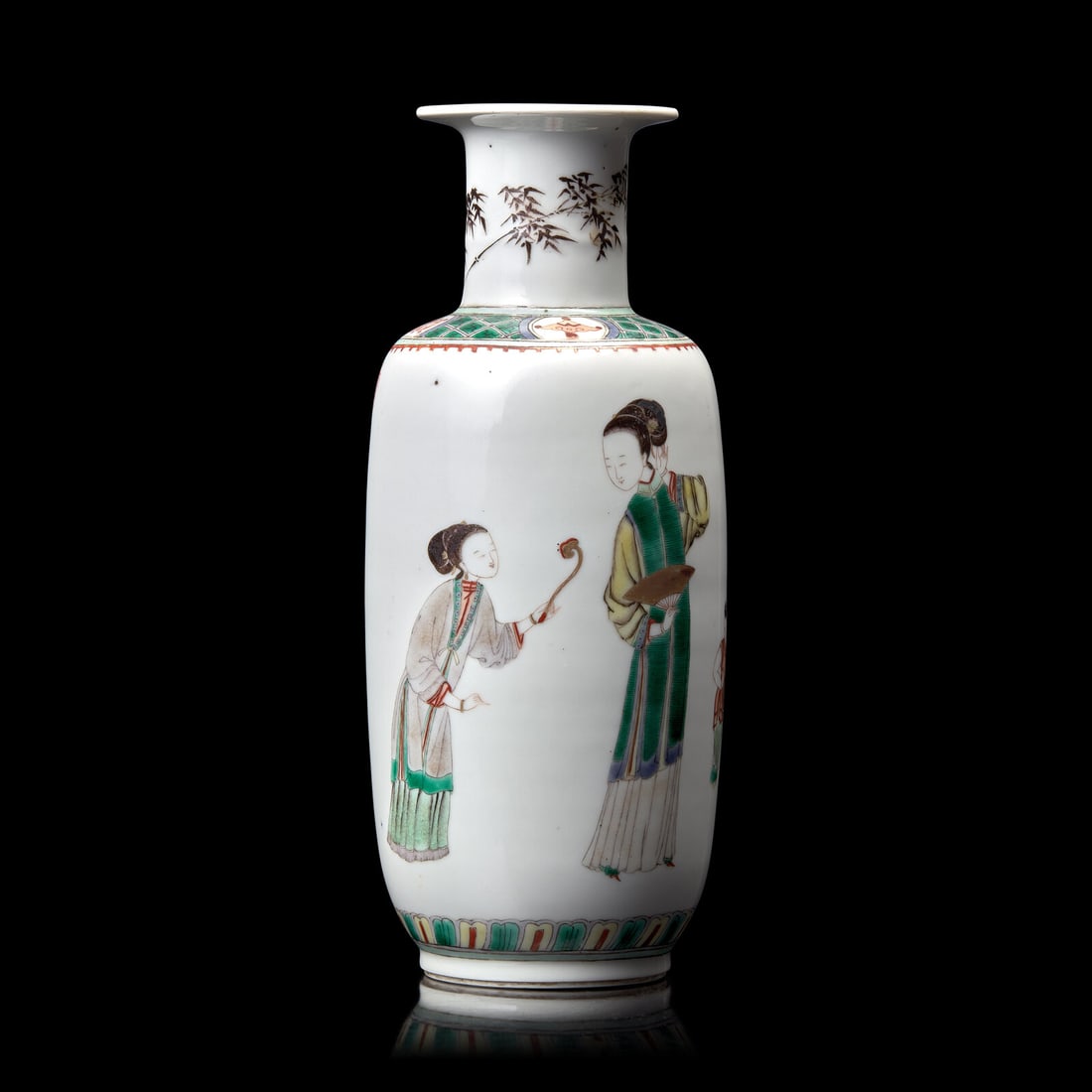 A Chinese Famille Verte Porcelain 'Lady' Mallet Vase, 19th Century 清晚期 五