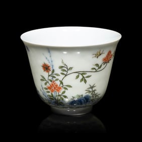 A Chinese Wucai Porcelain 'Month' Cup, Kangxi Mark 康熙款 五彩花