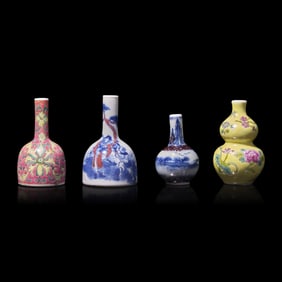 Four Chinese Porcelain Miniature Vases, Late 19th-20th Century 晚清至民Þ