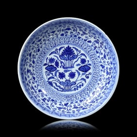 A Chinese Blue and White Porcelain Dish, Qingyi Tang Hallmark, 18th/19th Century 清中