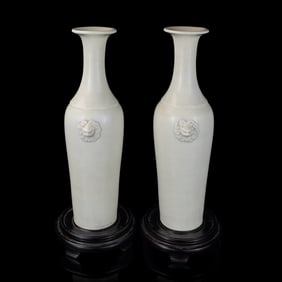 A Pair of Chinese Blanc de Chine Porcelain Vases 德化白瓷鋪首
