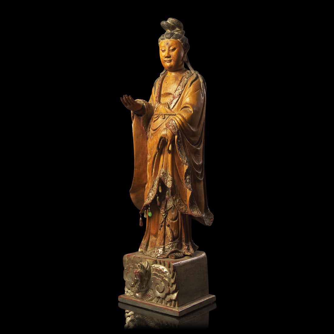 A Large Chinese Carved Wood Figure of Guanyin, Qing Dynasty 清 木雕觀༱