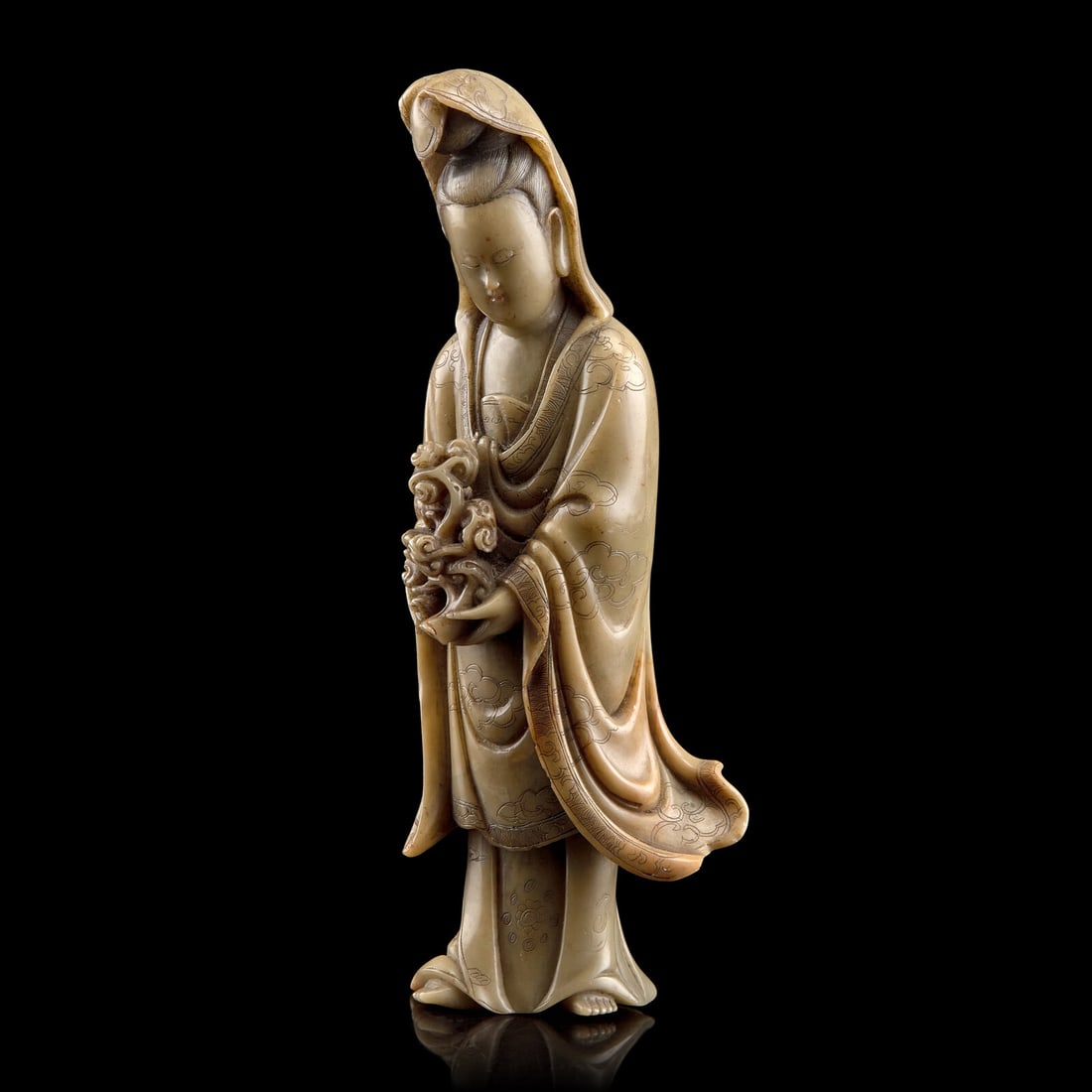 A Chinese Carved Soapstone Meiren, Qing Dynasty 清 壽山石雕美\u0002