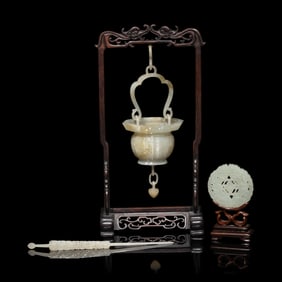 Three Chinese Pale Celadon Jade Articles, 19th-20th Century 晚清-民國 ༡