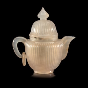 A Carved Agate 'Chrysanthemum' Covered Wine Pot, Possibly 19th Century 或為清Ć